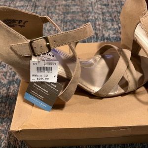 Size 12 Comfort Plus Heels by Predictions